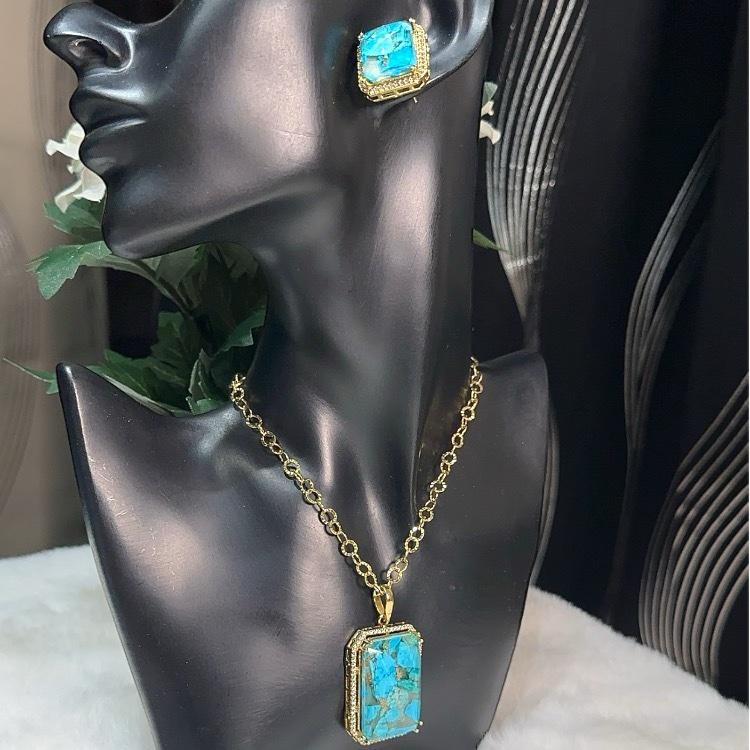 Exclusive Doublet Stone Pendant with studs